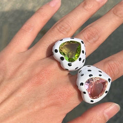 Ring mit Herz-Punktmuster