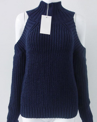 Pullover mit hohem Kragen und kalten Schultern