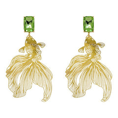 Ohrringe mit Koi-Fisch und grünem Stein