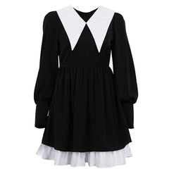 Schwarzes Kleid mit Kragen wie eine Puppe
