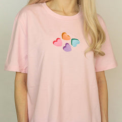 Camiseta de corazones de amor y caramelos