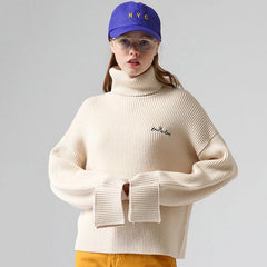 Hochgeschlossener Pullover „Love is Love“