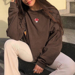 Ästhetisches Sweatshirt mit Pilzstickerei