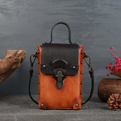 Vintage Handytasche aus pflanzlich gegerbtem Leder mit Nietenverschluss