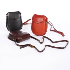 Bolso pequeño de cuero curtido vegetal cosido a mano