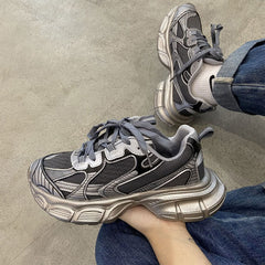 Casual Friday – Ästhetische Sneaker in Silber