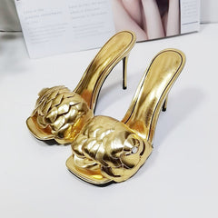 Pantuflas tejidas en dorado y plateado metalizado