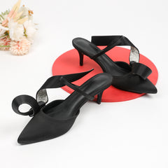 Tacones altos de aguja con tiras de diamantes de imitación y punta redonda