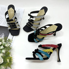 Sandalen in Silber mit Strasssteinen