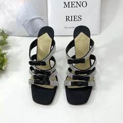 Sandalen in Silber mit Strasssteinen