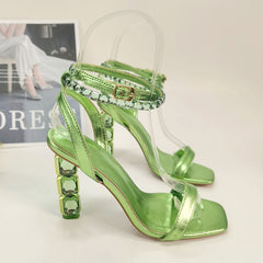 Sandalen mit Stilettoabsatz und Diamantbesatz