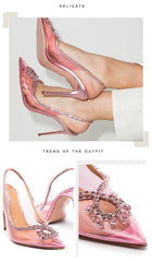 Tacones altos transparentes con punta puntiaguda y diamantes de imitación