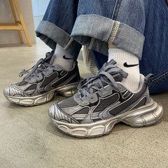 Casual Friday – Ästhetische Sneaker in Silber