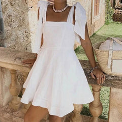 Ästhetisches Pariser Kleid mit Fliege