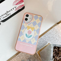 Funda para iPhone con tulipanes y rombos pastel