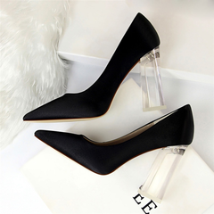Satin Pumps mit transparentem Absatz