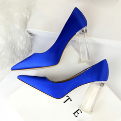 Satin Pumps mit transparentem Absatz