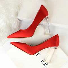 Satin Pumps mit transparentem Absatz