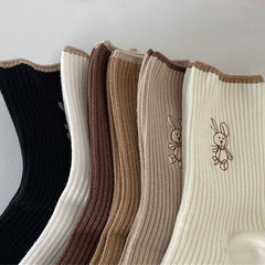Gerippte Socken mit Kaninchenmotiv