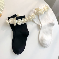 Gerippte Socken mit Rosen