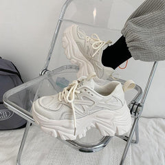 Klobige schwarze Leder-Sneakers für Damen