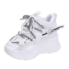 Knöchelhohe Sneakers mit hoher Plateausohle für Damen