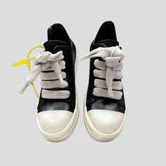 Blaue Leder-Sneakers mit Jumbo-Schnürsenkeln