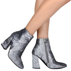 Botines de terciopelo con tacón cuadrado