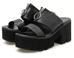 Sandalias de punta abierta con tacones cuadrados