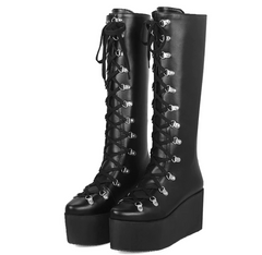 Hohe Stiefel mit Schnürung