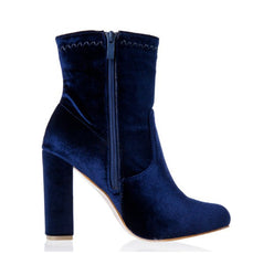 Botines de terciopelo con tacón cuadrado