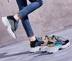 Lässige Sneakers in gemischten Farben