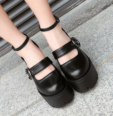 Pumps mit quadratischem Absatz