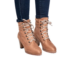 Stiefeletten mit Schnürung und quadratischem Absatz