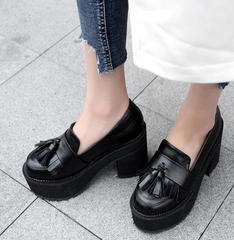 Pumps mit runder Spitze und quadratischem Absatz