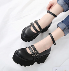 Pumps mit runder Spitze und quadratischem Absatz