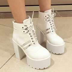 Botines con tacón cuadrado