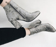 Botines de terciopelo con tacón cuadrado