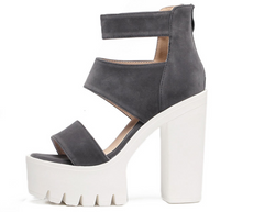 Lässige Sandalen mit quadratischem Absatz