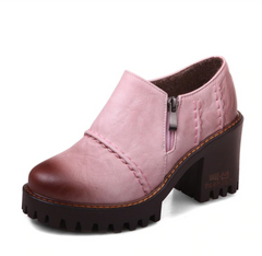 Pumps mit runder Spitze und quadratischem Absatz