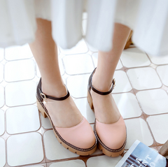 Sandalias casuales con tacones cuadrados