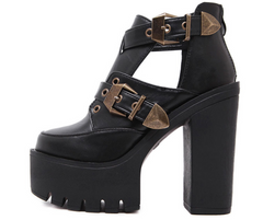 Pumps mit runder Spitze und hohem Absatz