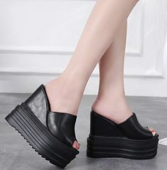 Lässige Plateausandalen