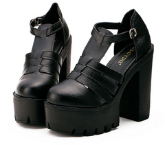 Sandalen mit hohem Plateau