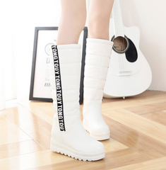 Hohe Schlupfstiefel mit runder Zehenpartie