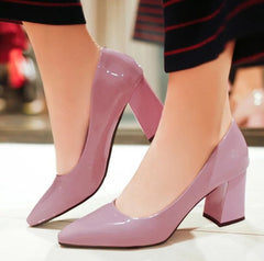 Basic-Pumps aus PU-Leder mit quadratischem Absatz