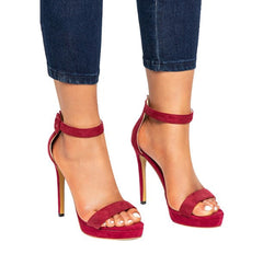 Elegante Sandalen mit hohen Absätzen und Schnallenriemen