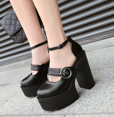 Pumps mit quadratischem Absatz