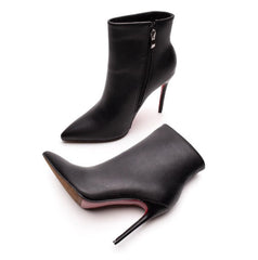 Hochhackige Stiefeletten mit roter Sohle