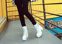 Stiefel mit hohen Absätzen